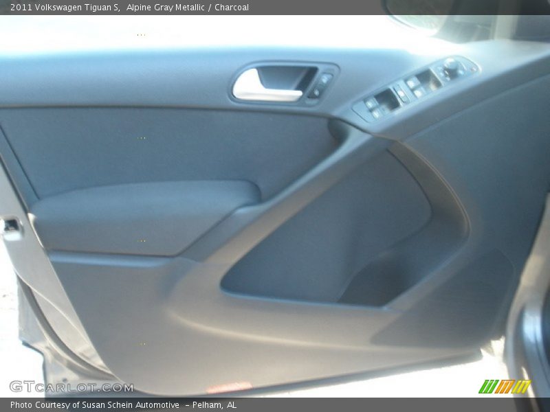 Alpine Gray Metallic / Charcoal 2011 Volkswagen Tiguan S