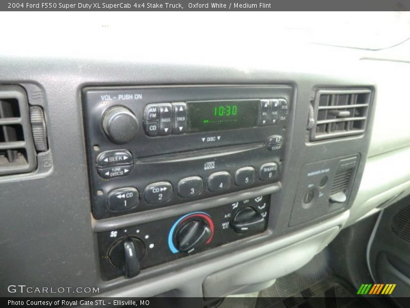 Oxford White / Medium Flint 2004 Ford F550 Super Duty XL SuperCab 4x4 Stake Truck