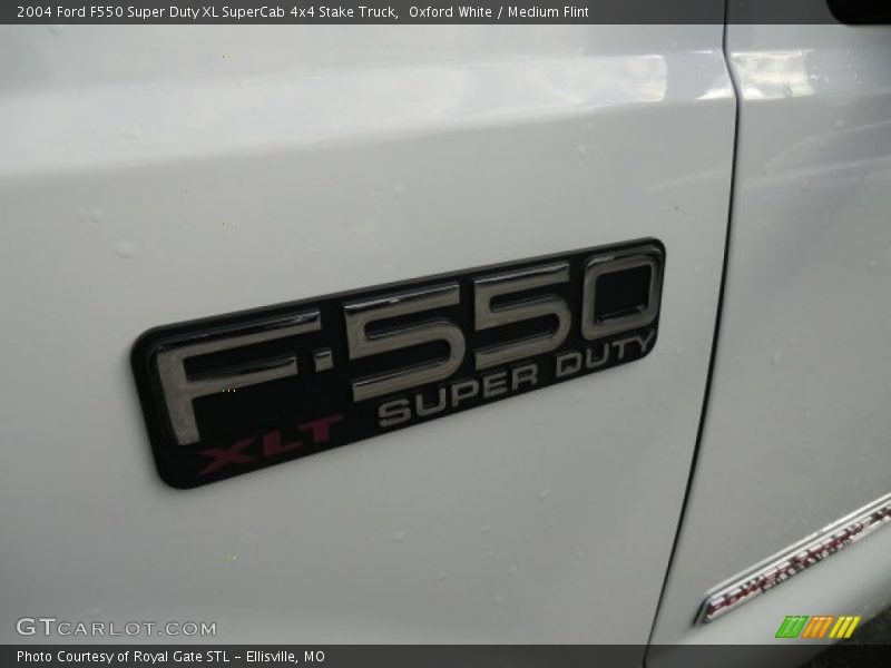 Oxford White / Medium Flint 2004 Ford F550 Super Duty XL SuperCab 4x4 Stake Truck