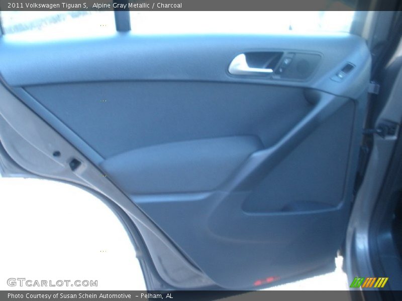 Alpine Gray Metallic / Charcoal 2011 Volkswagen Tiguan S