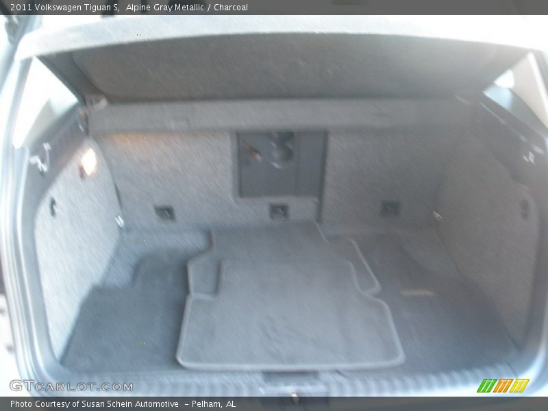 Alpine Gray Metallic / Charcoal 2011 Volkswagen Tiguan S