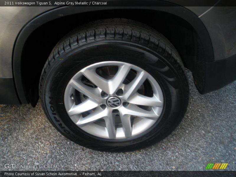 Alpine Gray Metallic / Charcoal 2011 Volkswagen Tiguan S
