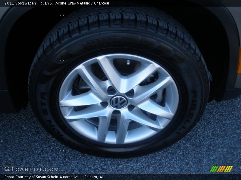 Alpine Gray Metallic / Charcoal 2011 Volkswagen Tiguan S
