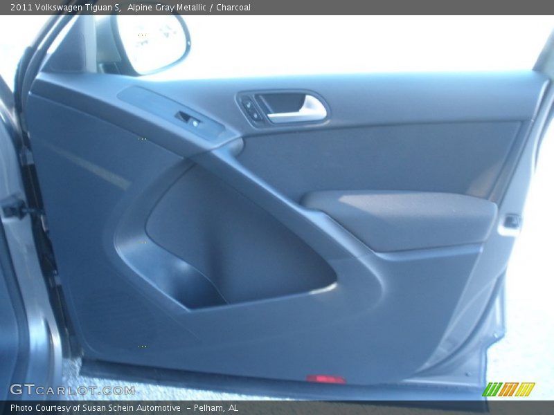 Alpine Gray Metallic / Charcoal 2011 Volkswagen Tiguan S