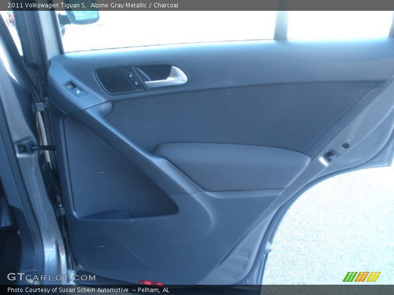 Alpine Gray Metallic / Charcoal 2011 Volkswagen Tiguan S