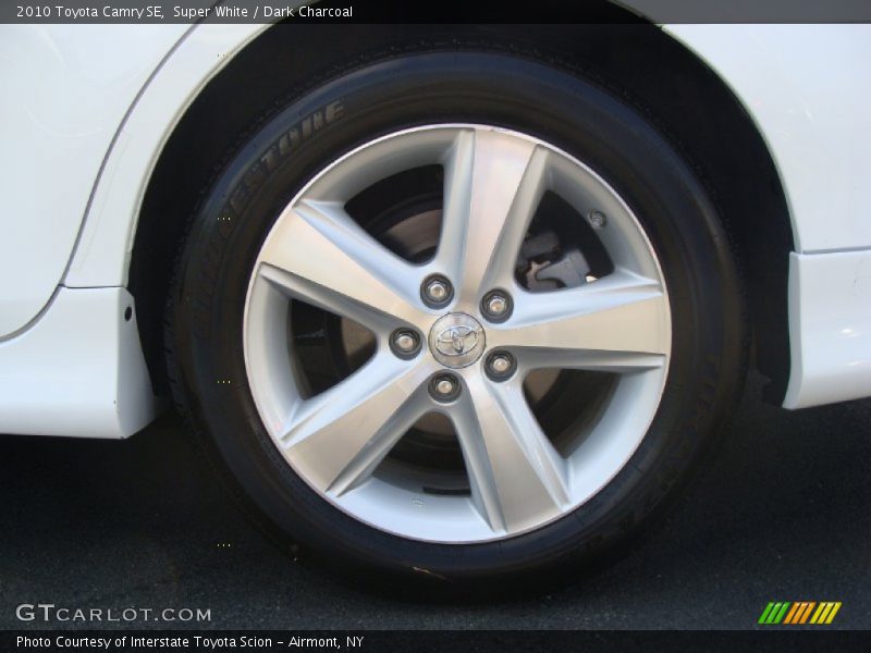 Super White / Dark Charcoal 2010 Toyota Camry SE