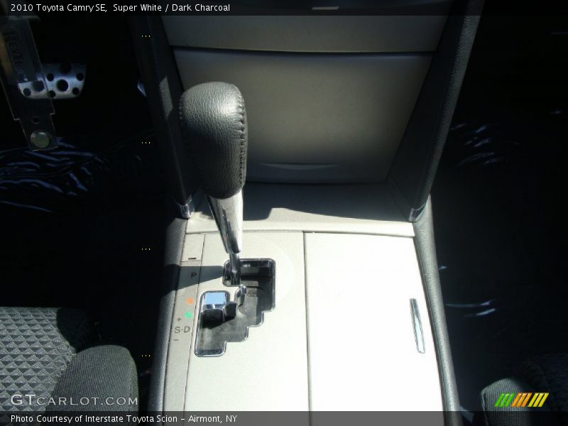 Super White / Dark Charcoal 2010 Toyota Camry SE