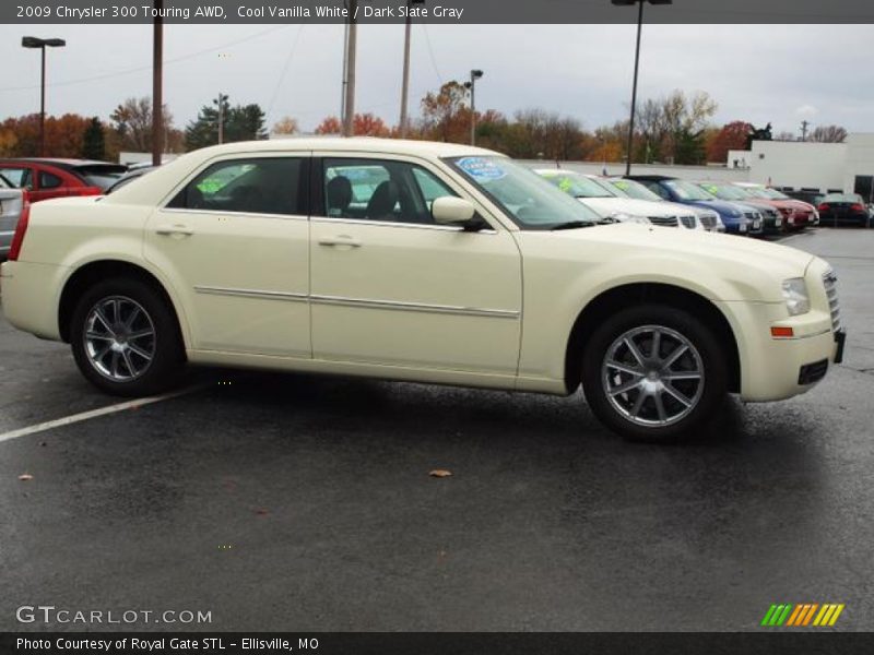 Cool Vanilla White / Dark Slate Gray 2009 Chrysler 300 Touring AWD