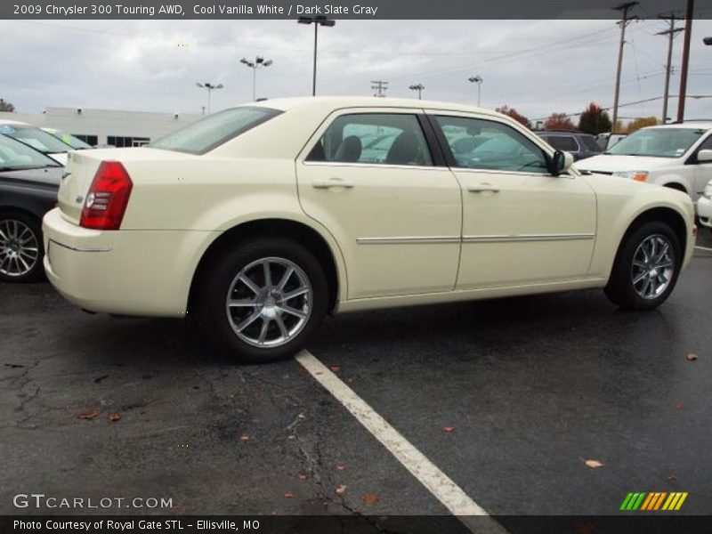 Cool Vanilla White / Dark Slate Gray 2009 Chrysler 300 Touring AWD