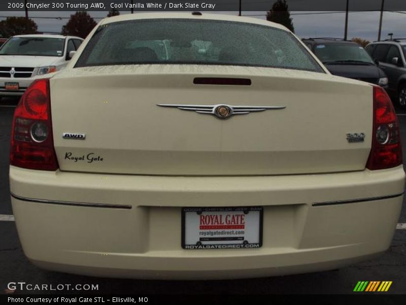 Cool Vanilla White / Dark Slate Gray 2009 Chrysler 300 Touring AWD
