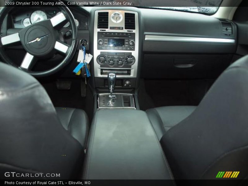 Dashboard of 2009 300 Touring AWD