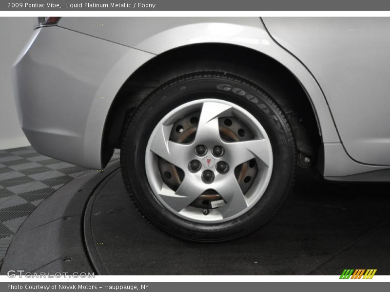 Liquid Platinum Metallic / Ebony 2009 Pontiac Vibe