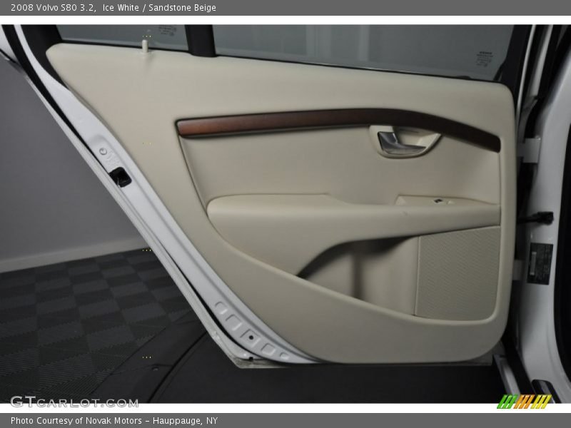 Ice White / Sandstone Beige 2008 Volvo S80 3.2