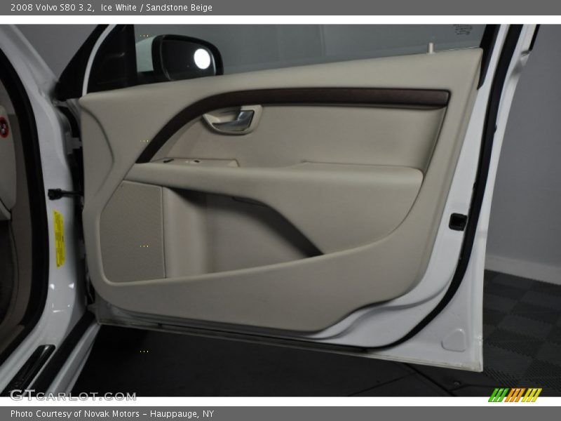 Ice White / Sandstone Beige 2008 Volvo S80 3.2