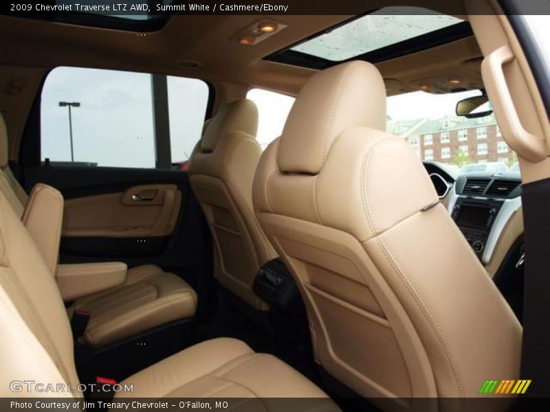  2009 Traverse LTZ AWD Cashmere/Ebony Interior