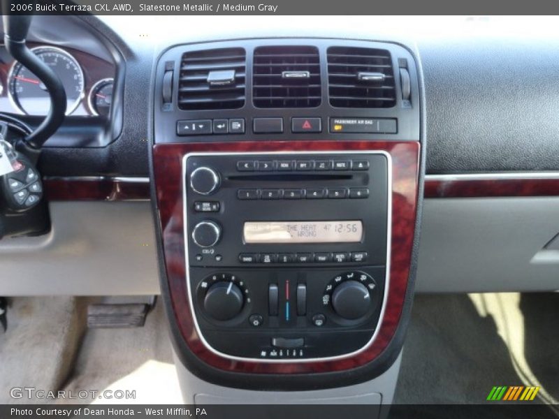Controls of 2006 Terraza CXL AWD