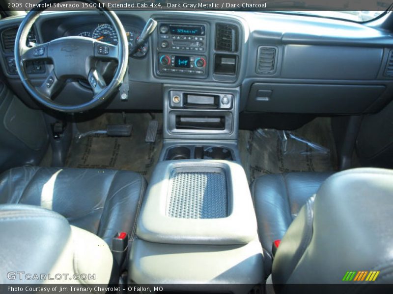 Dark Gray Metallic / Dark Charcoal 2005 Chevrolet Silverado 1500 LT Extended Cab 4x4