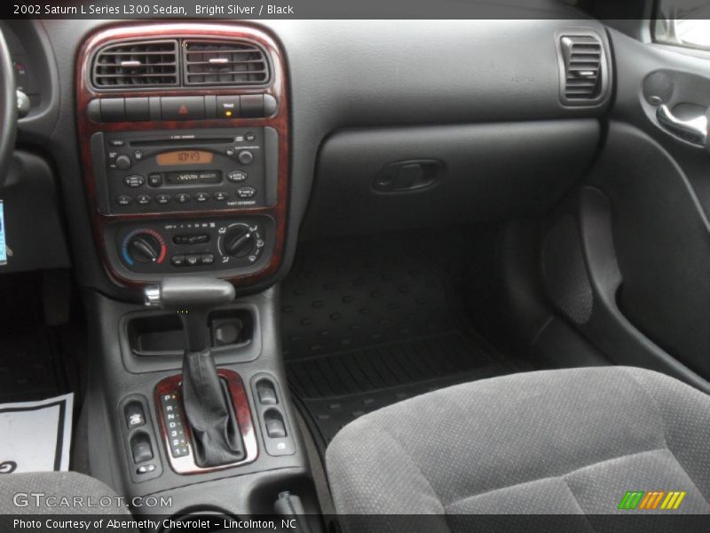 Bright Silver / Black 2002 Saturn L Series L300 Sedan