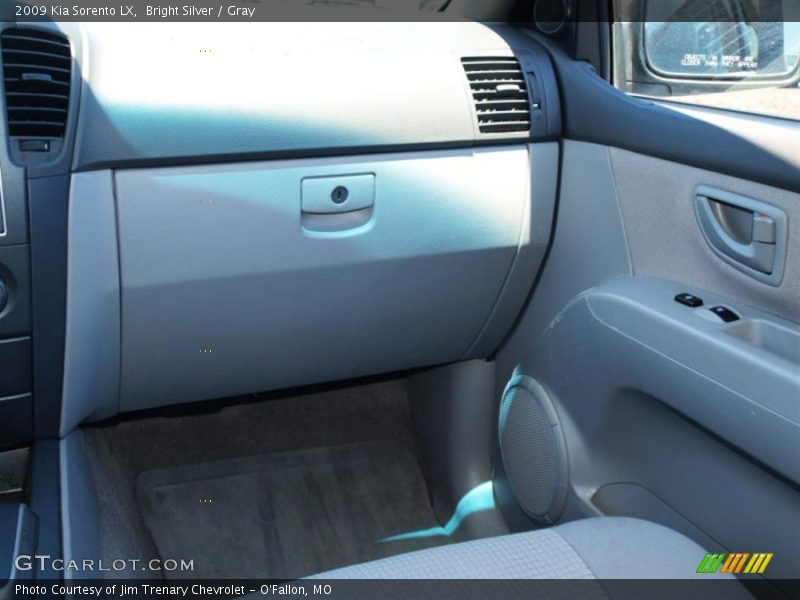 Bright Silver / Gray 2009 Kia Sorento LX