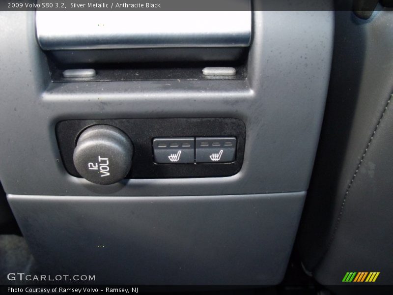 Silver Metallic / Anthracite Black 2009 Volvo S80 3.2