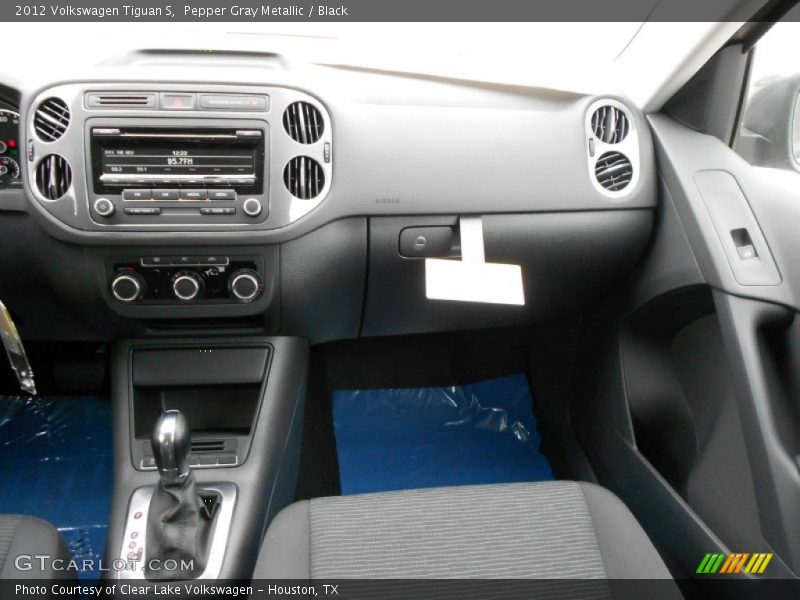 Pepper Gray Metallic / Black 2012 Volkswagen Tiguan S