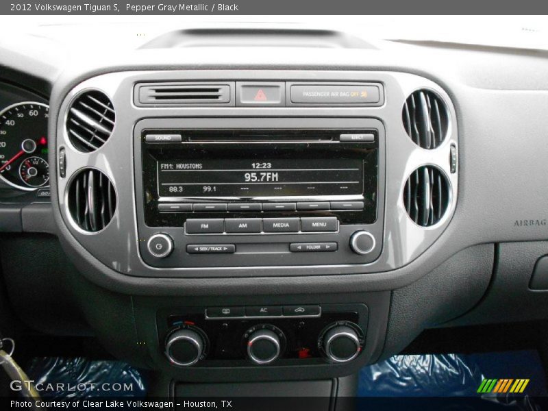 Pepper Gray Metallic / Black 2012 Volkswagen Tiguan S