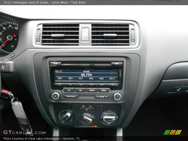 Candy White / Titan Black 2012 Volkswagen Jetta SE Sedan