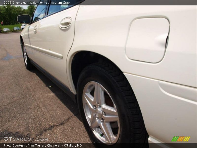 White / Medium Gray 2005 Chevrolet Impala
