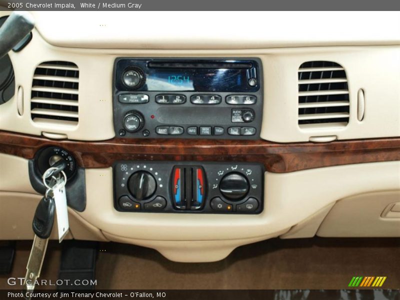 White / Medium Gray 2005 Chevrolet Impala