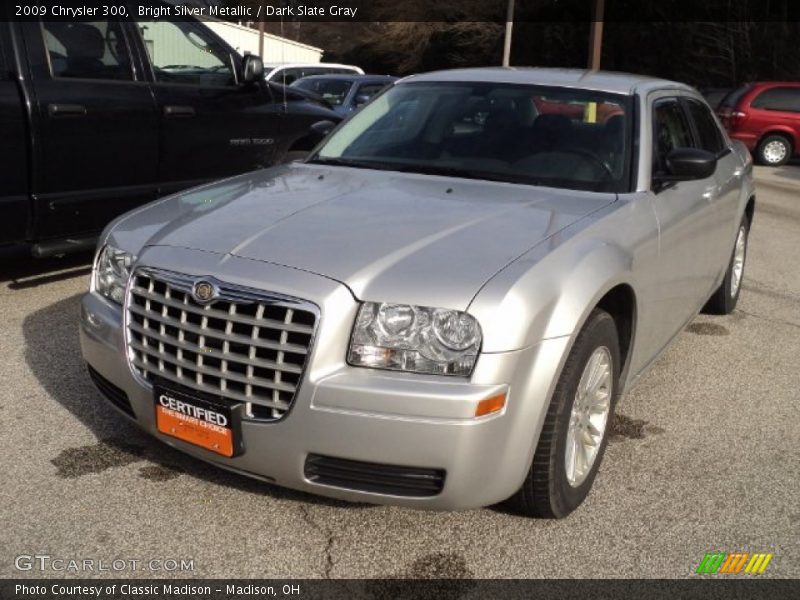 Bright Silver Metallic / Dark Slate Gray 2009 Chrysler 300