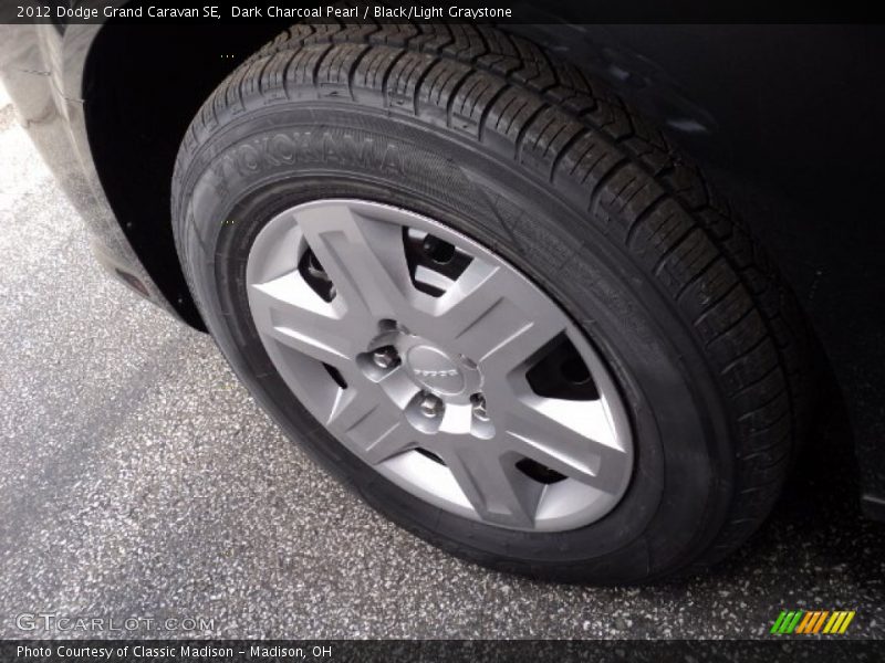 Dark Charcoal Pearl / Black/Light Graystone 2012 Dodge Grand Caravan SE