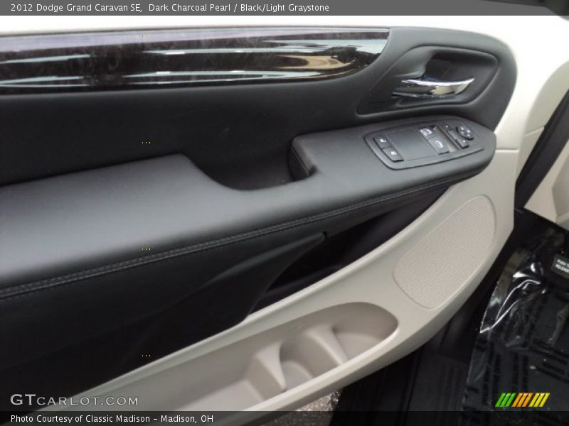 Dark Charcoal Pearl / Black/Light Graystone 2012 Dodge Grand Caravan SE