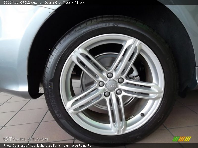 Quartz Grey Metallic / Black 2011 Audi Q5 3.2 quattro