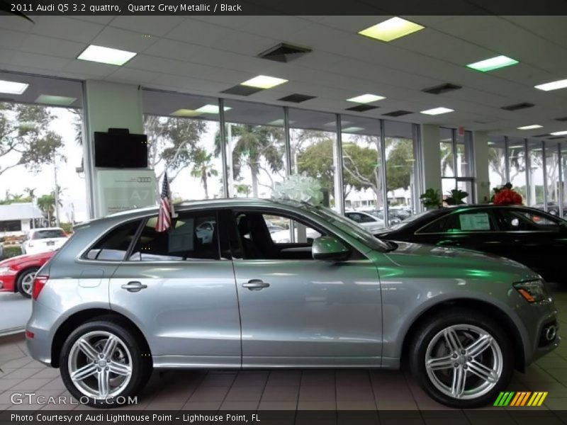 Quartz Grey Metallic / Black 2011 Audi Q5 3.2 quattro