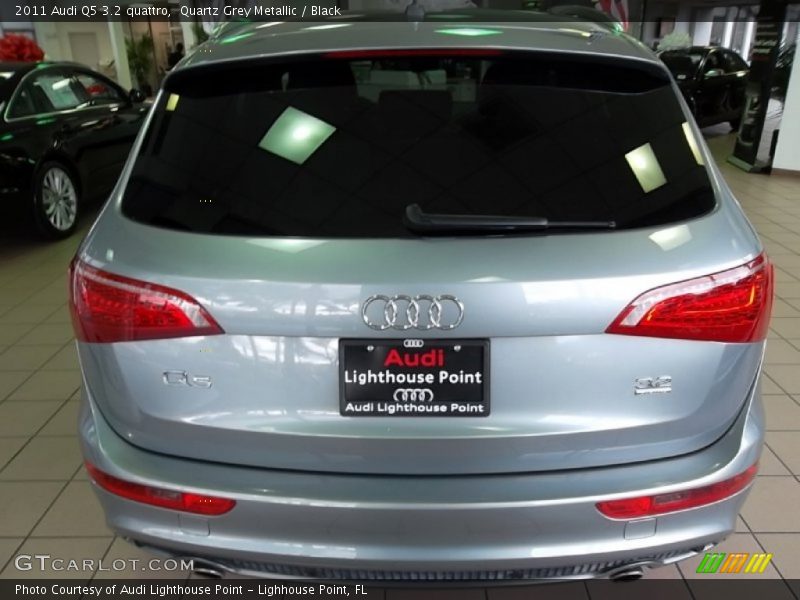 Quartz Grey Metallic / Black 2011 Audi Q5 3.2 quattro