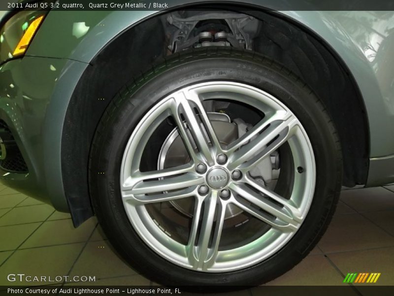 Quartz Grey Metallic / Black 2011 Audi Q5 3.2 quattro