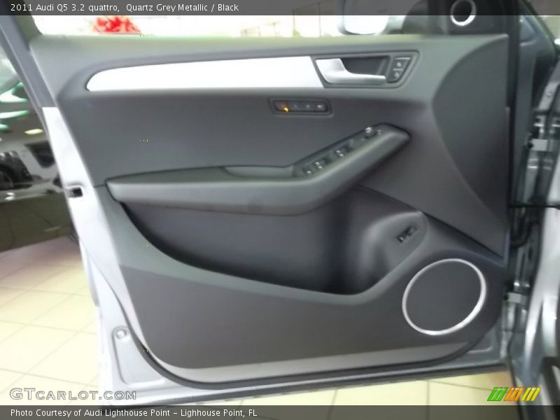 Quartz Grey Metallic / Black 2011 Audi Q5 3.2 quattro