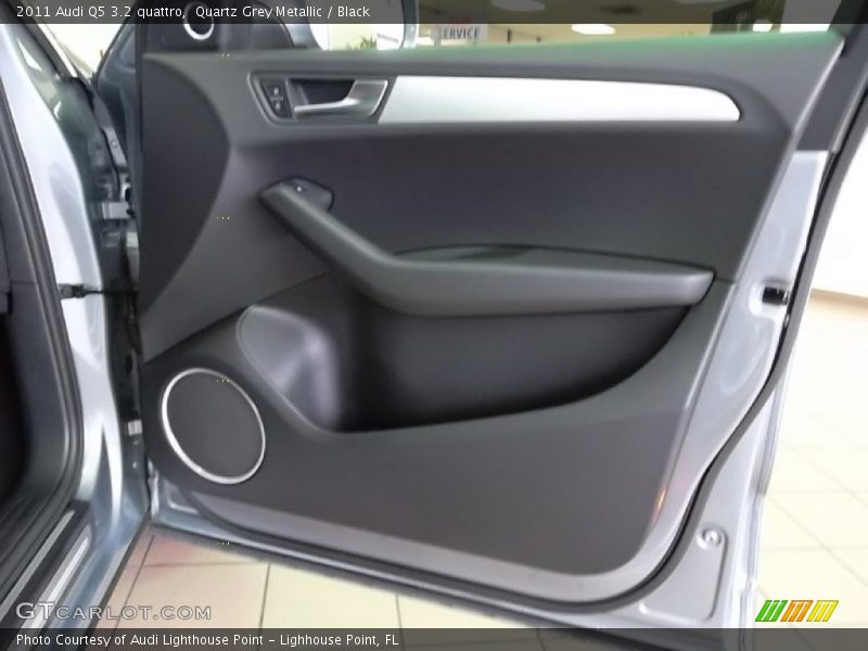 Quartz Grey Metallic / Black 2011 Audi Q5 3.2 quattro