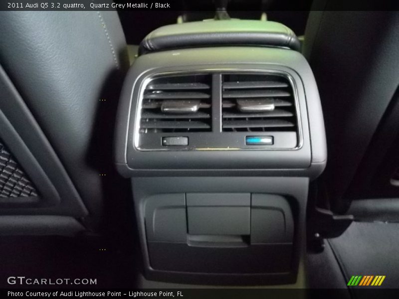 Quartz Grey Metallic / Black 2011 Audi Q5 3.2 quattro