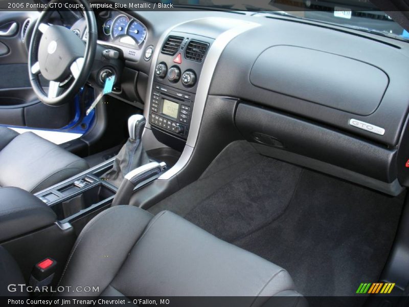 Dashboard of 2006 GTO Coupe