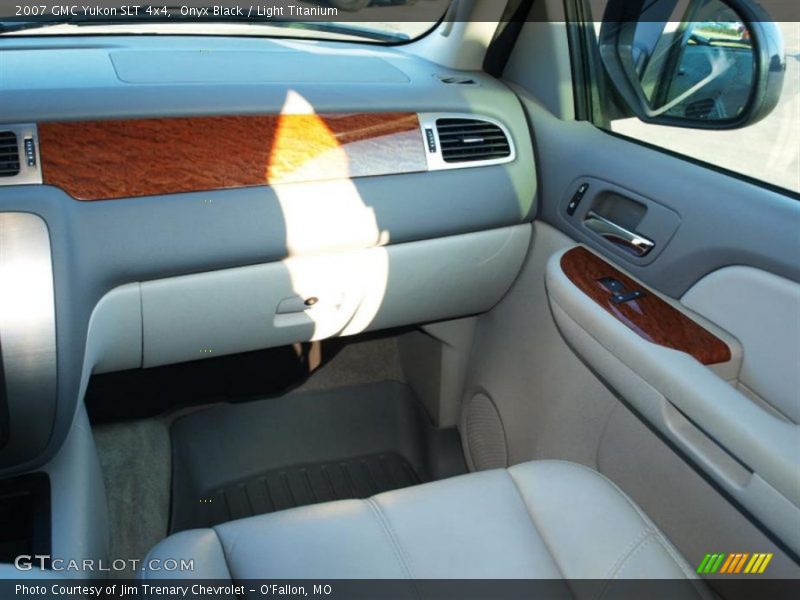 Onyx Black / Light Titanium 2007 GMC Yukon SLT 4x4