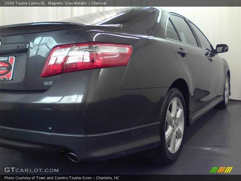 Magnetic Gray Metallic / Charcoal 2009 Toyota Camry SE