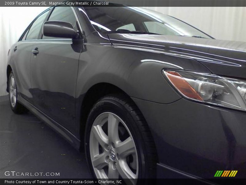 Magnetic Gray Metallic / Charcoal 2009 Toyota Camry SE