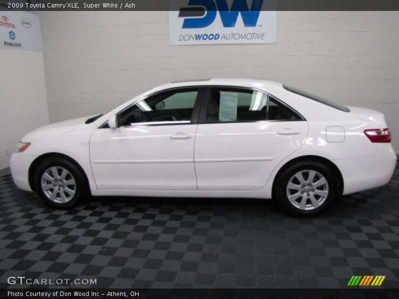 Super White / Ash 2009 Toyota Camry XLE