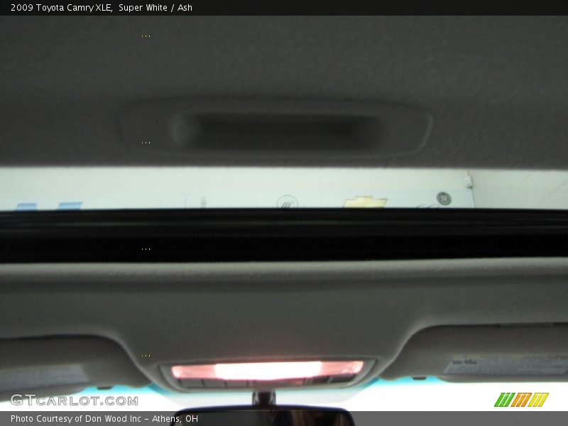 Super White / Ash 2009 Toyota Camry XLE