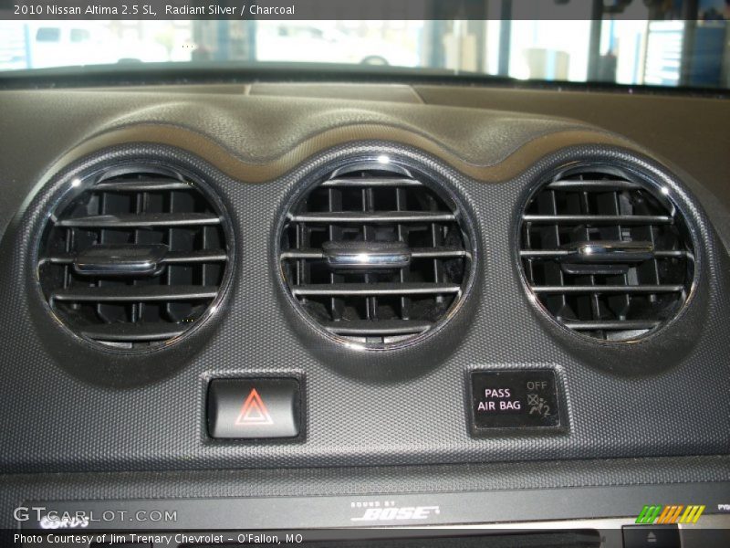 Radiant Silver / Charcoal 2010 Nissan Altima 2.5 SL