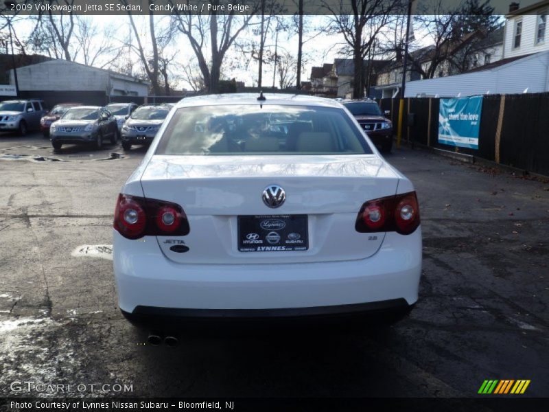 Candy White / Pure Beige 2009 Volkswagen Jetta SE Sedan