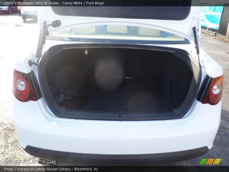 Candy White / Pure Beige 2009 Volkswagen Jetta SE Sedan