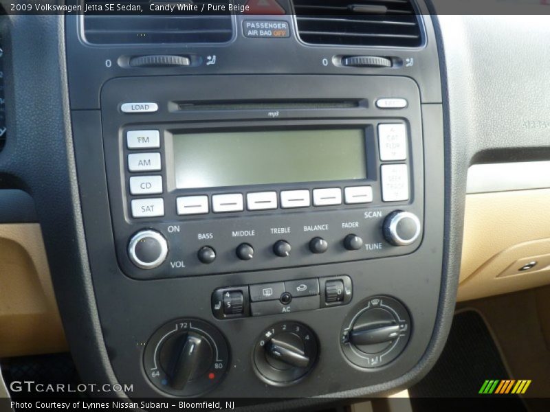 Candy White / Pure Beige 2009 Volkswagen Jetta SE Sedan