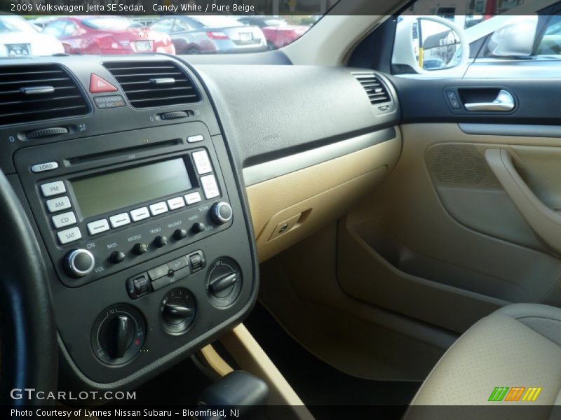 Candy White / Pure Beige 2009 Volkswagen Jetta SE Sedan